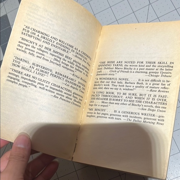 'Circle of Friends' Book - Picture 6 of 9